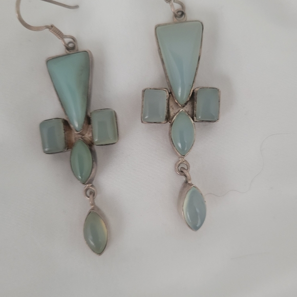 One pair of earrings - Picture 2 of 3
